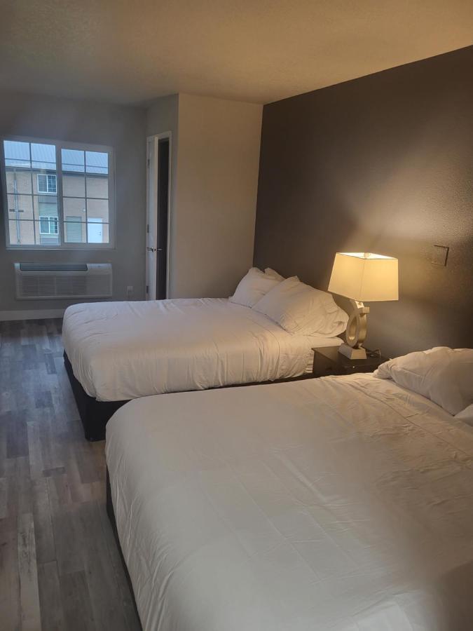 Red Fox Inn And Suites Waverly Exteriör bild