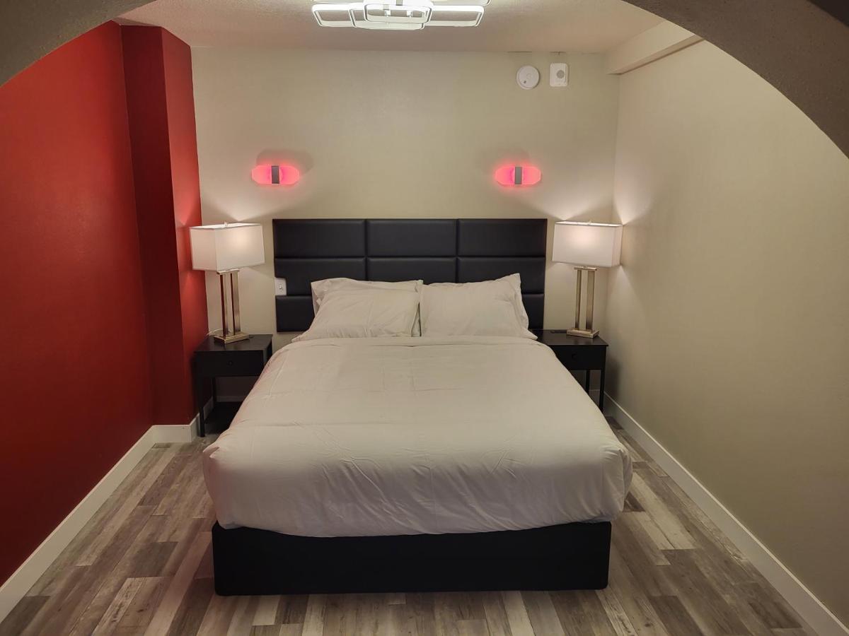 Red Fox Inn And Suites Waverly Exteriör bild